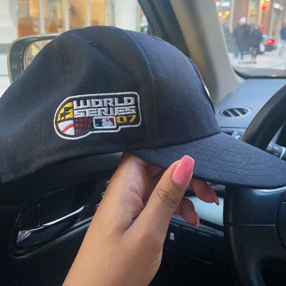 Red Sox Pink bottom fitted hat - Picture 3 of 5